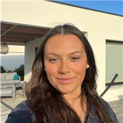 Étudiante en commerce internationale, et ayant débuté  une licence de droit, je suis prête à répondre à vos besoins.